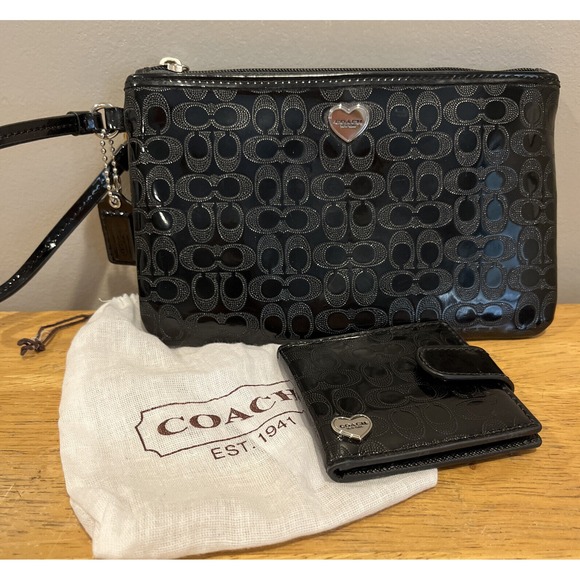 COACH Wallet Black Gloss Perforated Leather Medium Wristlet 51677 mirror‎ - Picture 1 of 5